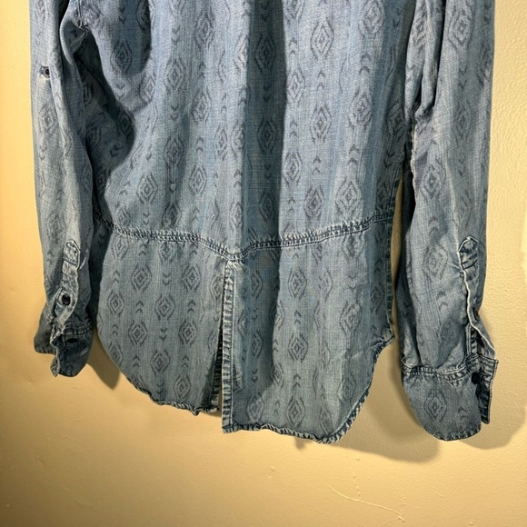 Cloth&Stone Roll Tab Sleeve Blue Tencel Button Up Shirt denim chambray tribal - Picture 9 of 14